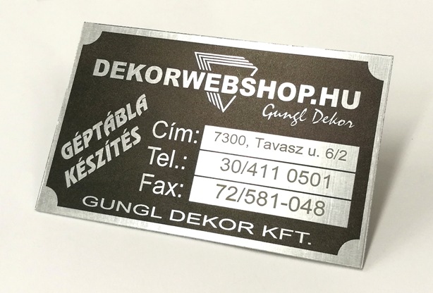 Alumínium géptábla nyomtatott gravírozott adatokkal 50cm2-ig