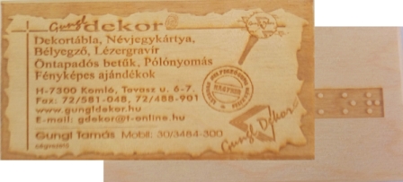 Exkluzív natúr fa névjegykártya hátoldalán Braille vakírással csomagban