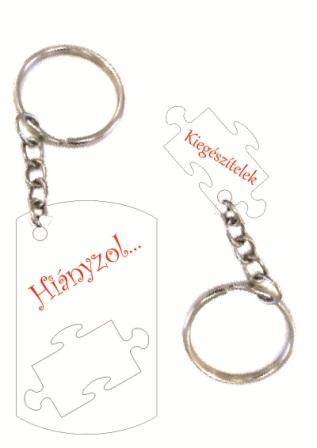 Hiányzol Kiegészítelek puzzles összetartozó biléta pároknak egyedi szöveggel kulcstartó lánccal és karikával ellátva 2db-os gravírozott műanyag kivitelben többféle színben