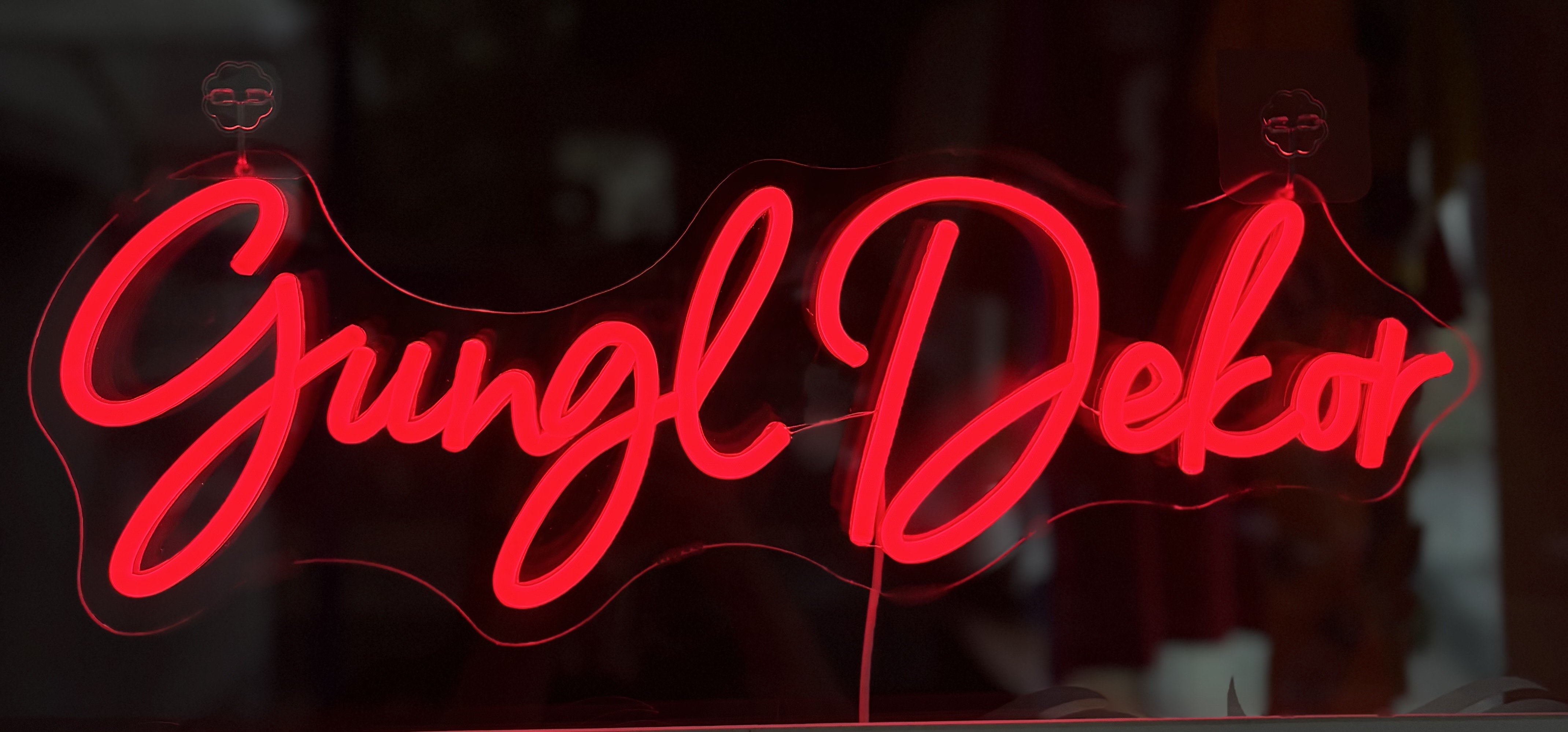 LED NEON TÁBLA egyedi írott felirattal, falra szerelhető, egy vagy többsoros szöveggel